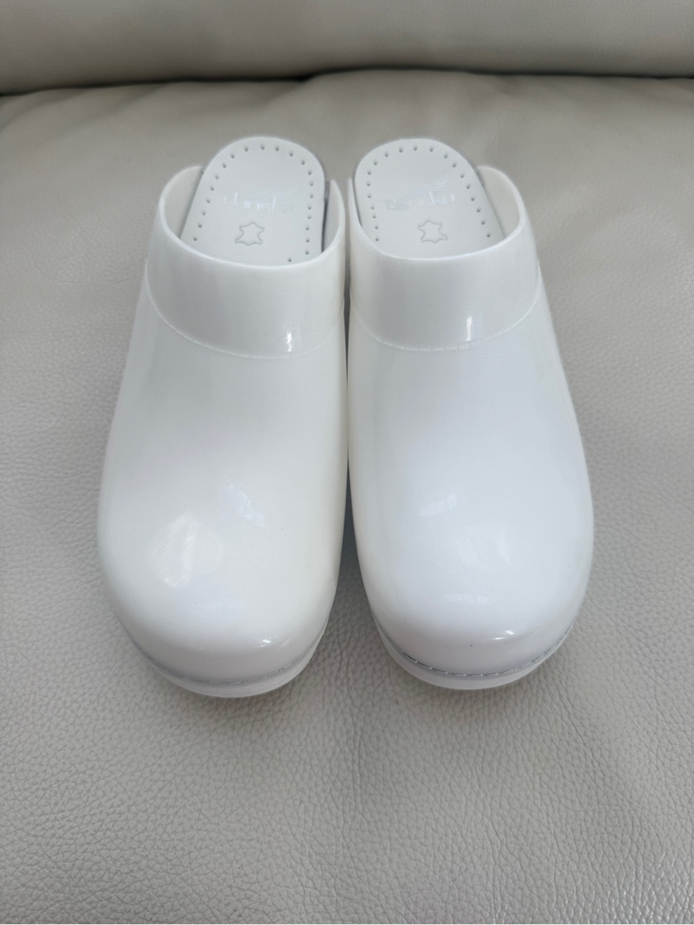 Dansko Sonja Translucent Clogs Slip On Mule White Size 40 9  Nurse